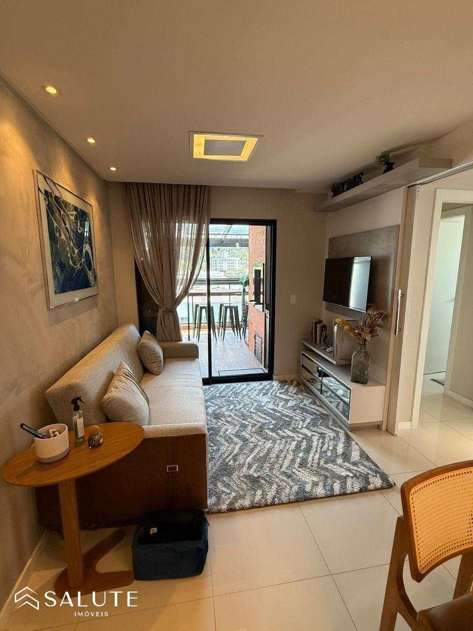 Apartamento á venda com 2 dormitório no Centro.