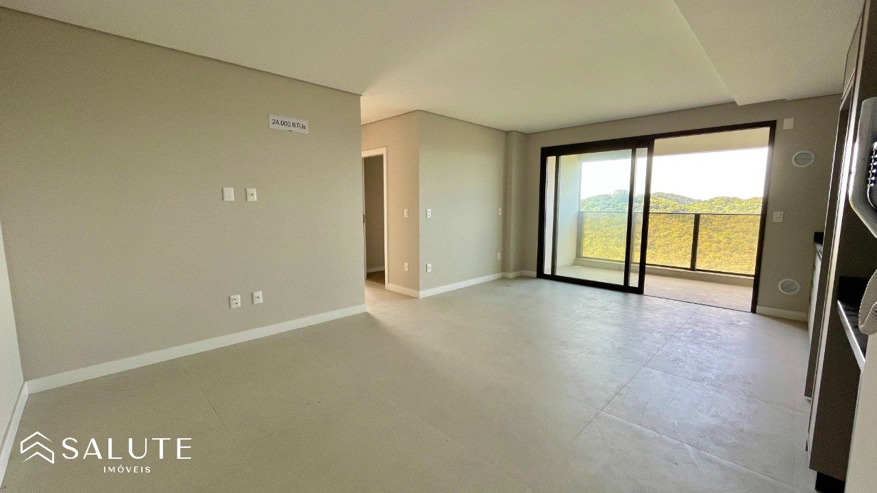 Apartamento à aluguel anual com 3 dormitórios