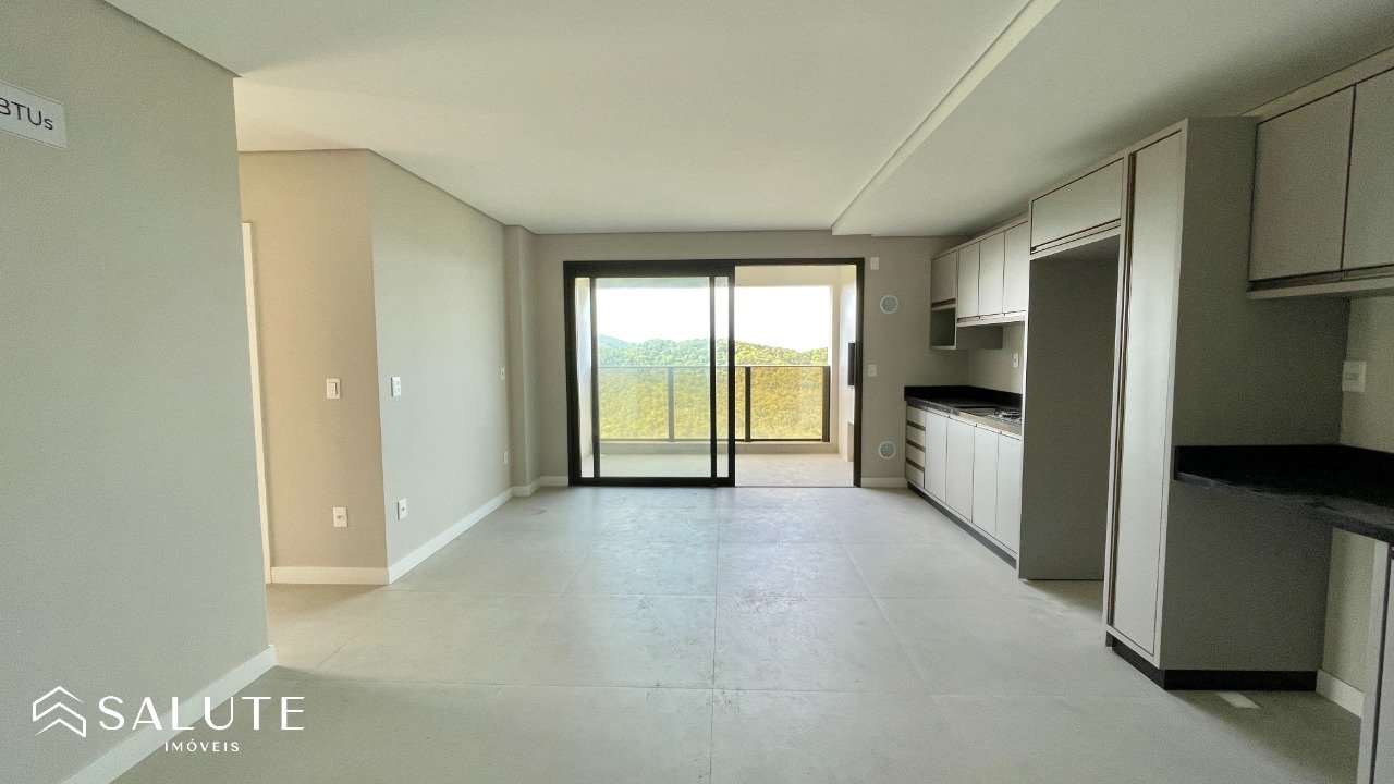 Apartamento à aluguel anual com 3 dormitórios