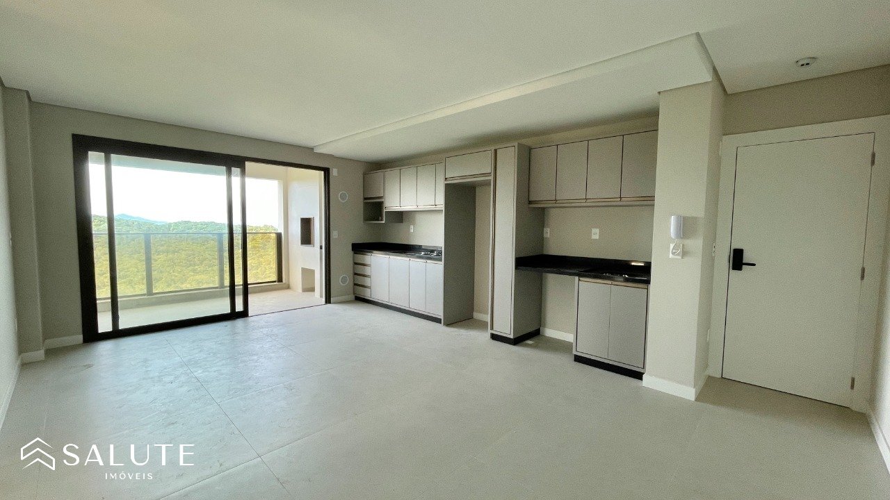 Apartamento à aluguel anual com 3 dormitórios