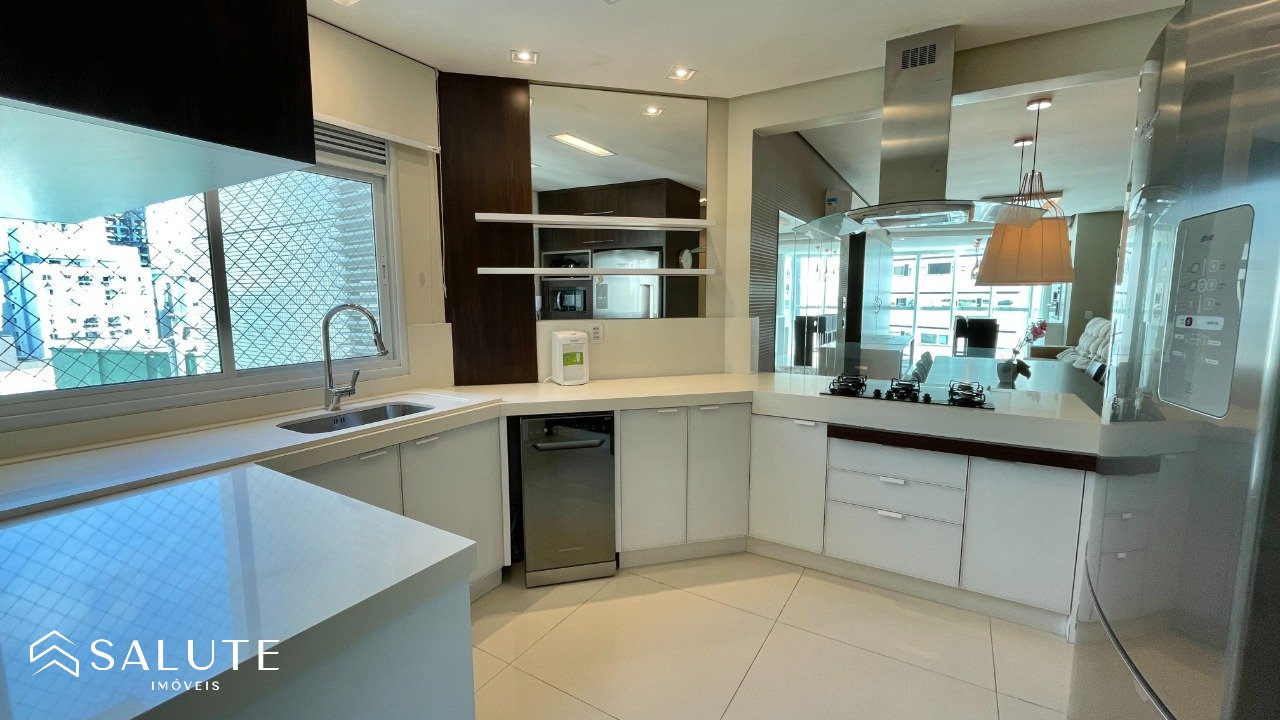 Apartamento à venda 3 suítes na Barra Sul