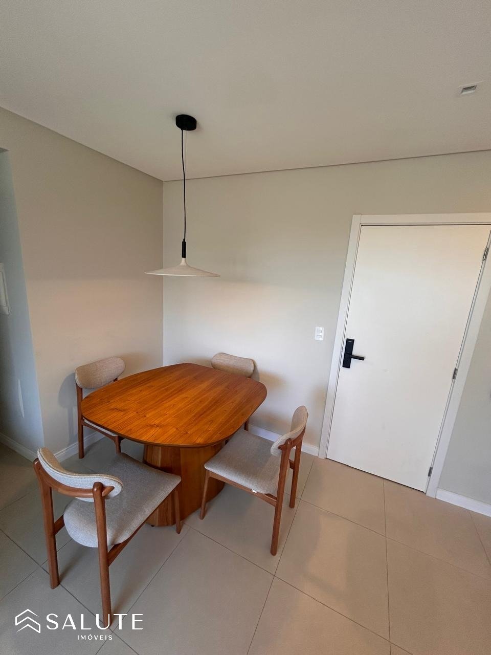 Apartamento à venda com 2 Dormitórios Praia Brava.