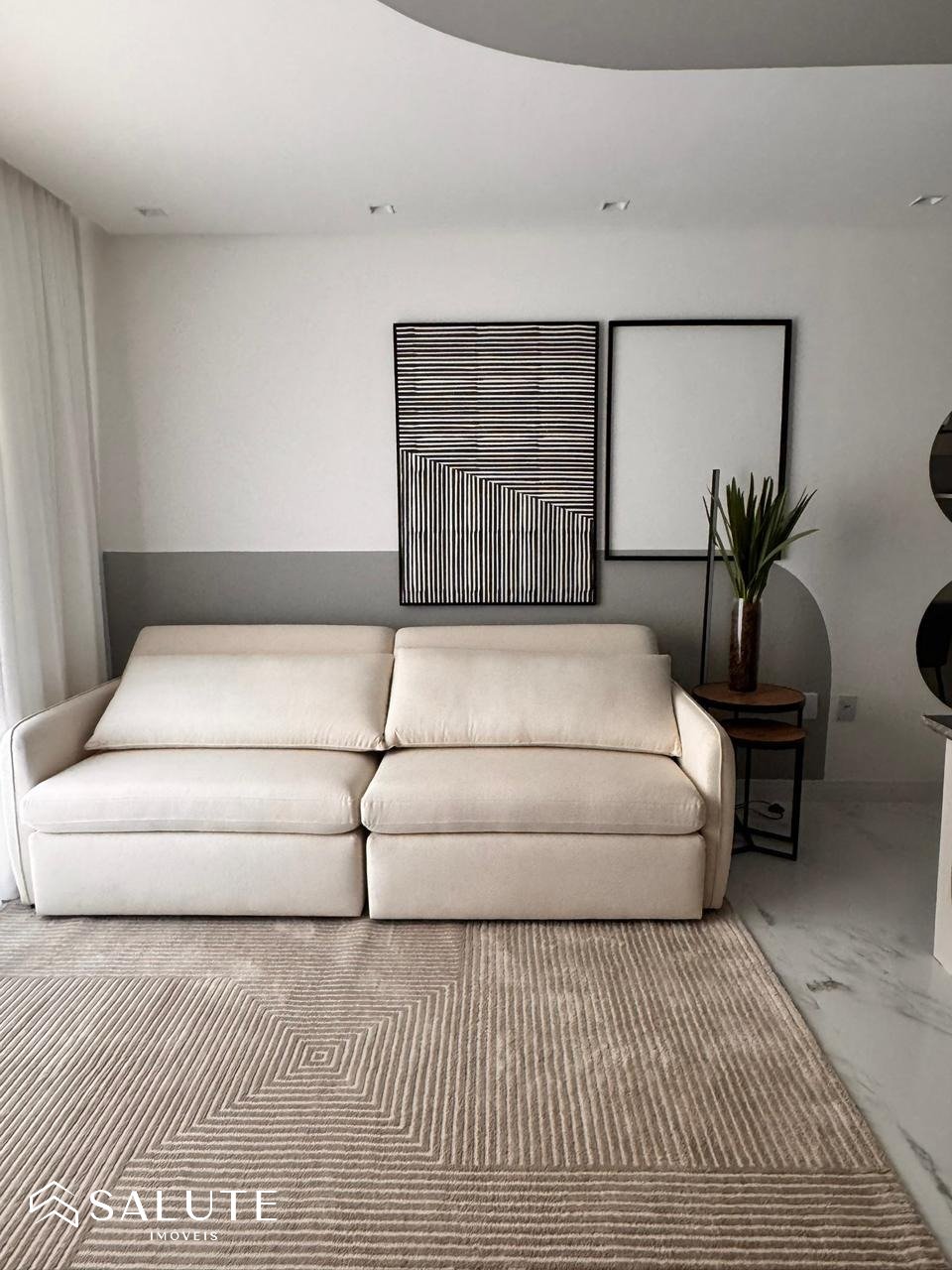 Apartamento à Venda com 2 dormitórios no Centro.