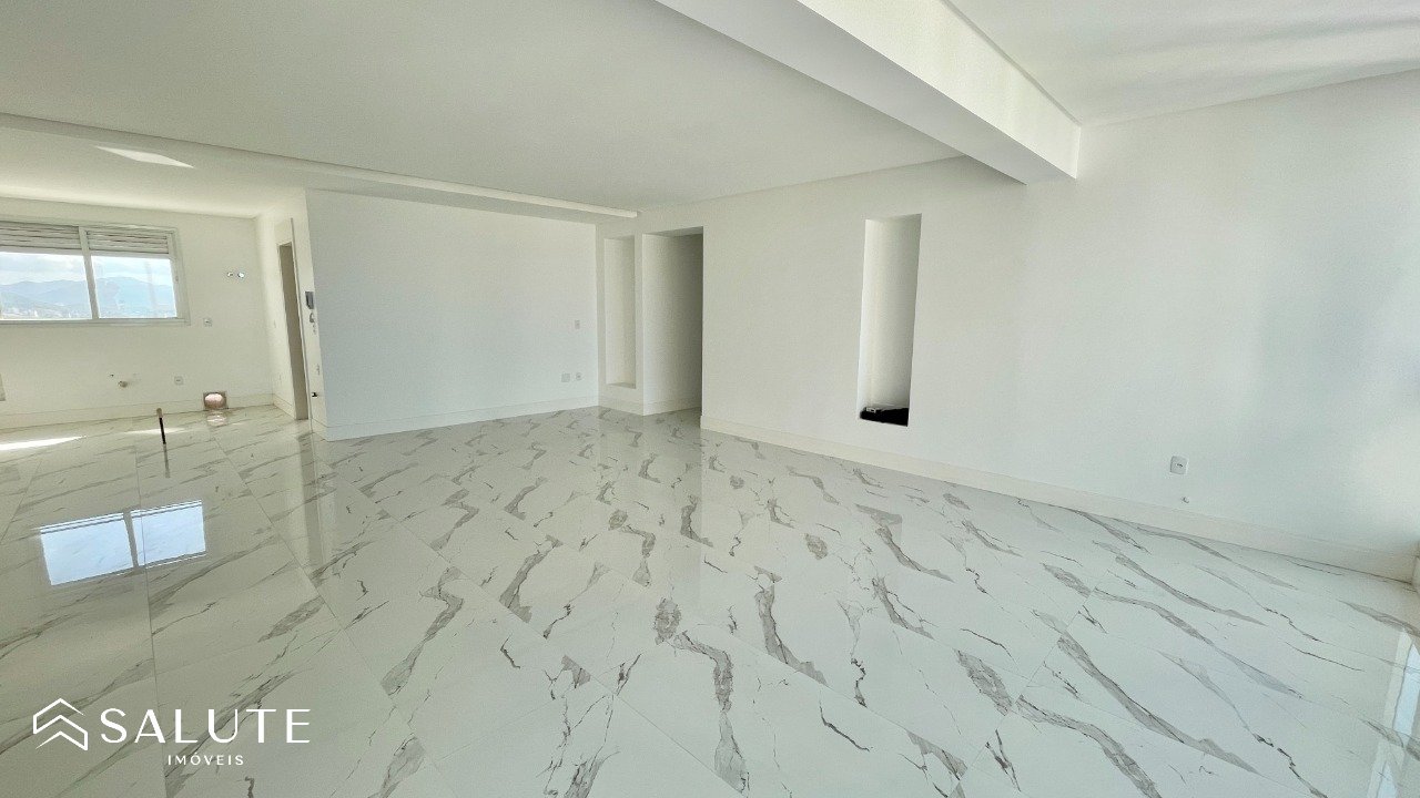 Apartamento à venda 4 Suítes na Barra Sul