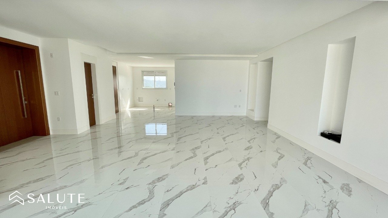 Apartamento à venda 4 Suítes na Barra Sul