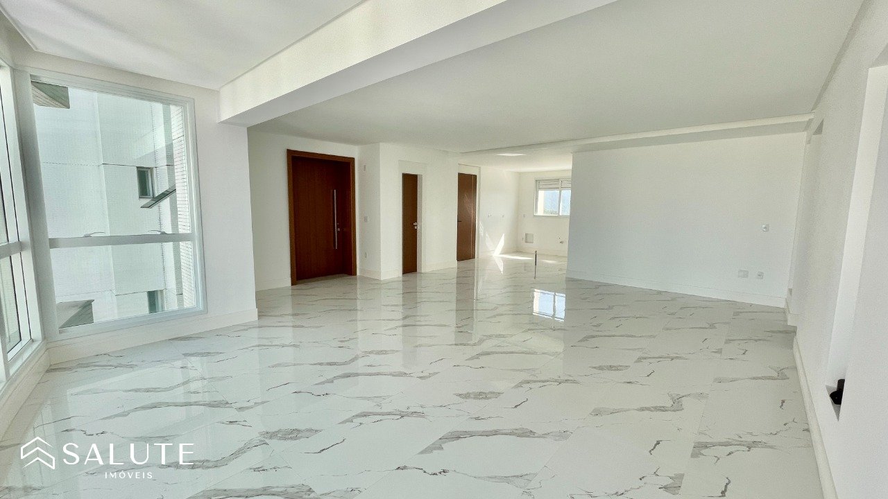 Apartamento à venda 4 Suítes na Barra Sul