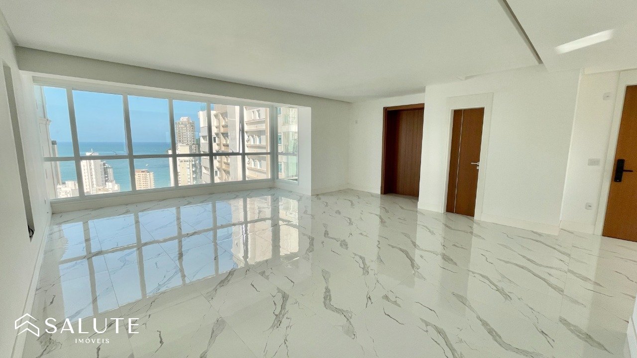 Apartamento à venda 4 Suítes na Barra Sul