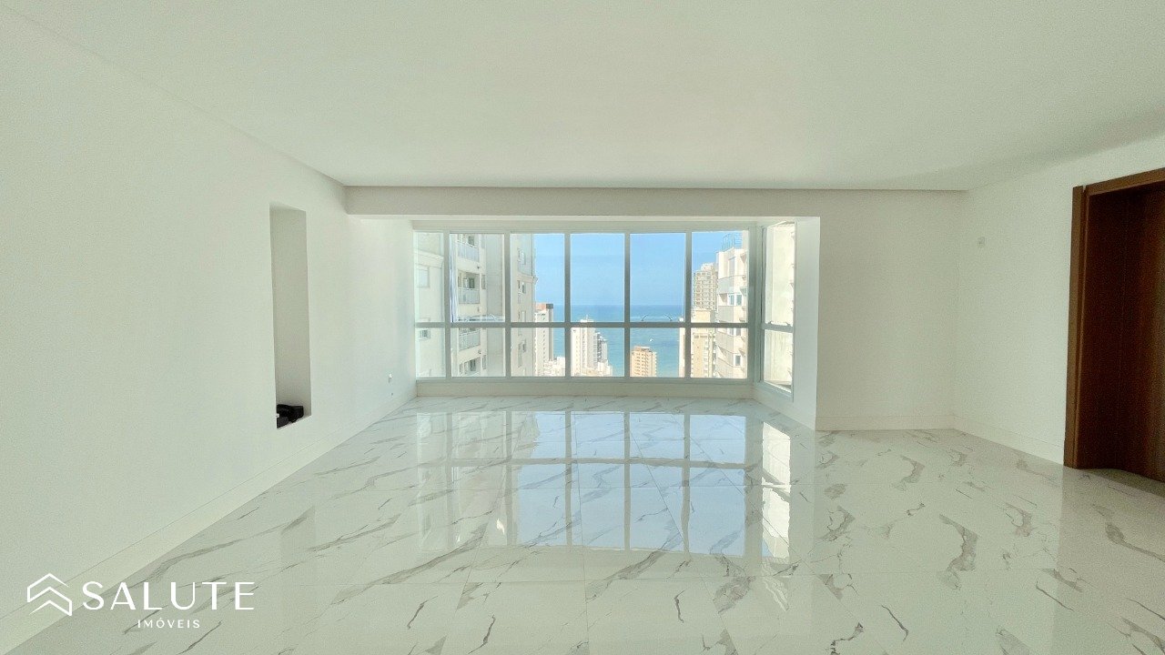 Apartamento à venda 4 Suítes na Barra Sul