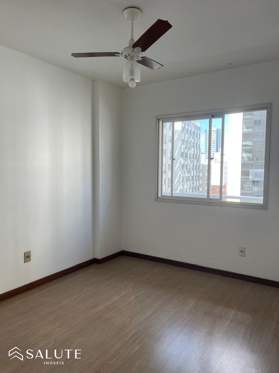 Apartamento venda 4 dormitórios no Centro