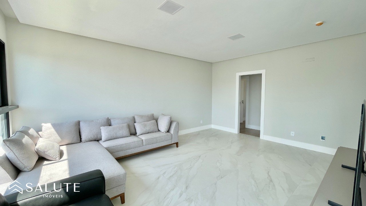 Apartamento locação anual 4 suítes Barra Sul