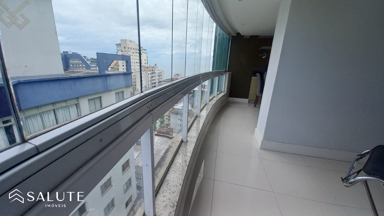Cobertura aluguel anual com 3 Suítes no Centro.