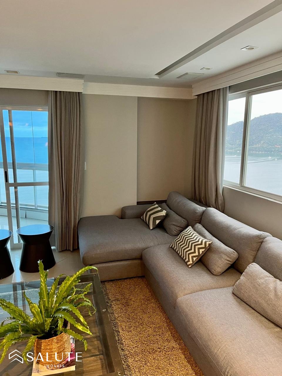 Apartamento à venda 3 suítes na Barra Sul