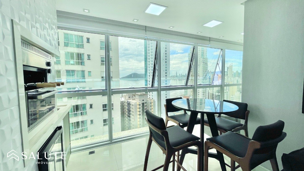 Apartamento á venda com 3 suítes na Barra Norte.