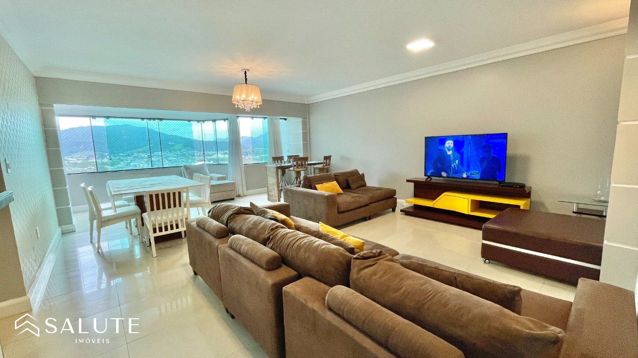 Apartamento aluguel anual 3 Dormitórios no Centro.