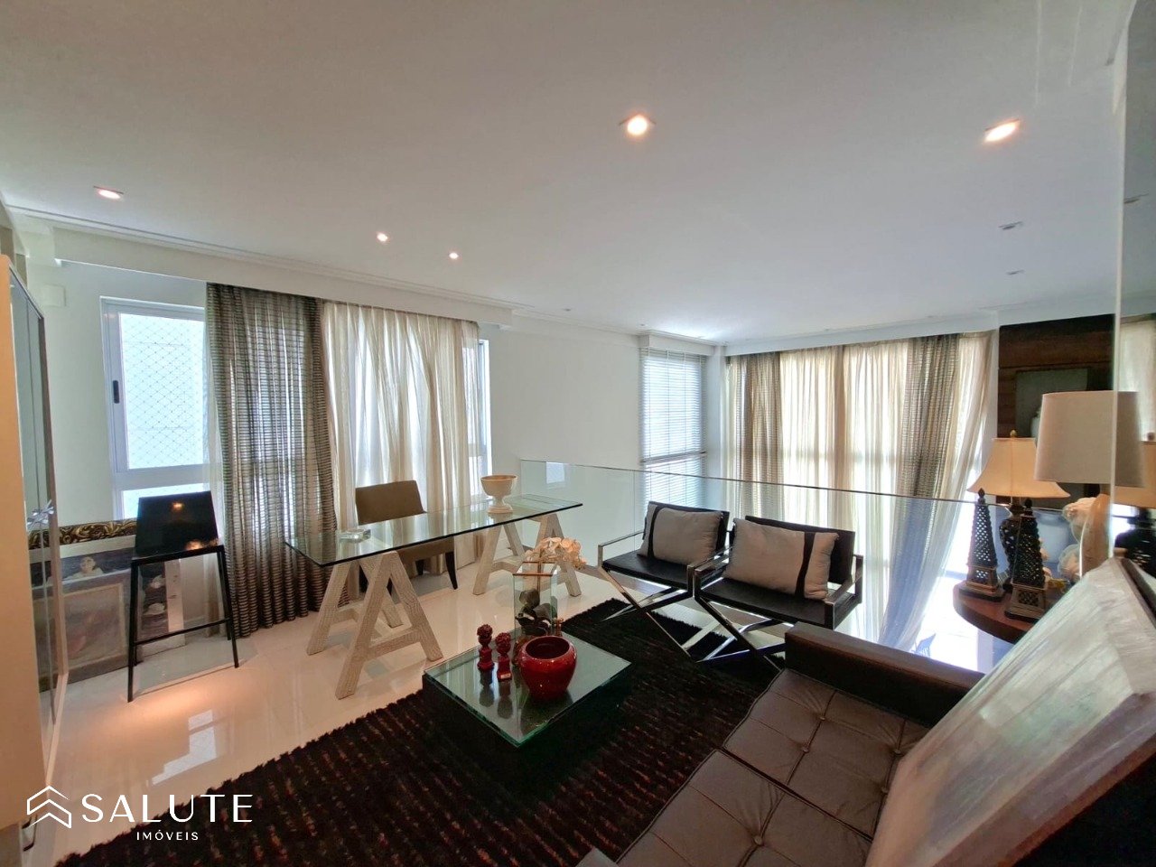 Apartamento aluguel anual 4 suítes na Barra Sul