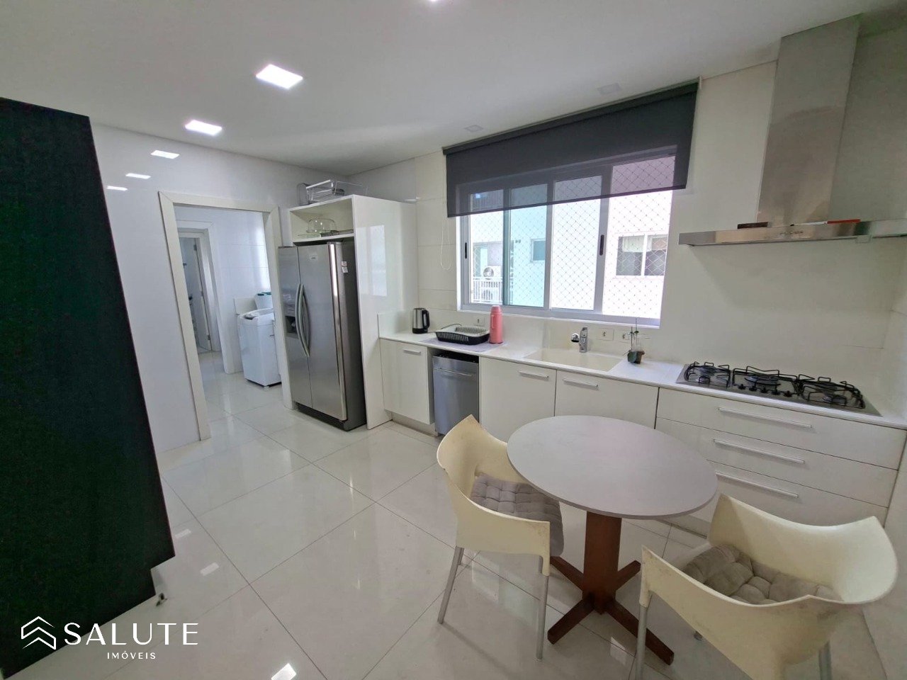 Apartamento aluguel anual 4 suítes na Barra Sul
