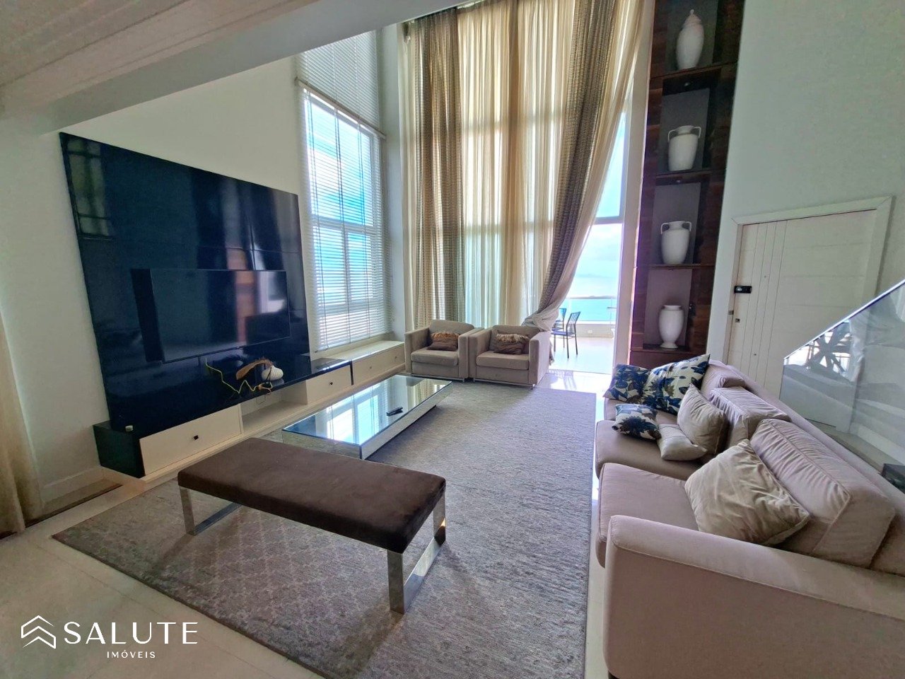 Apartamento aluguel anual 4 suítes na Barra Sul