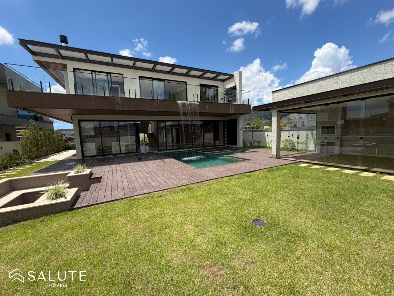 Casa à venda com 3 suítes em Camboriú