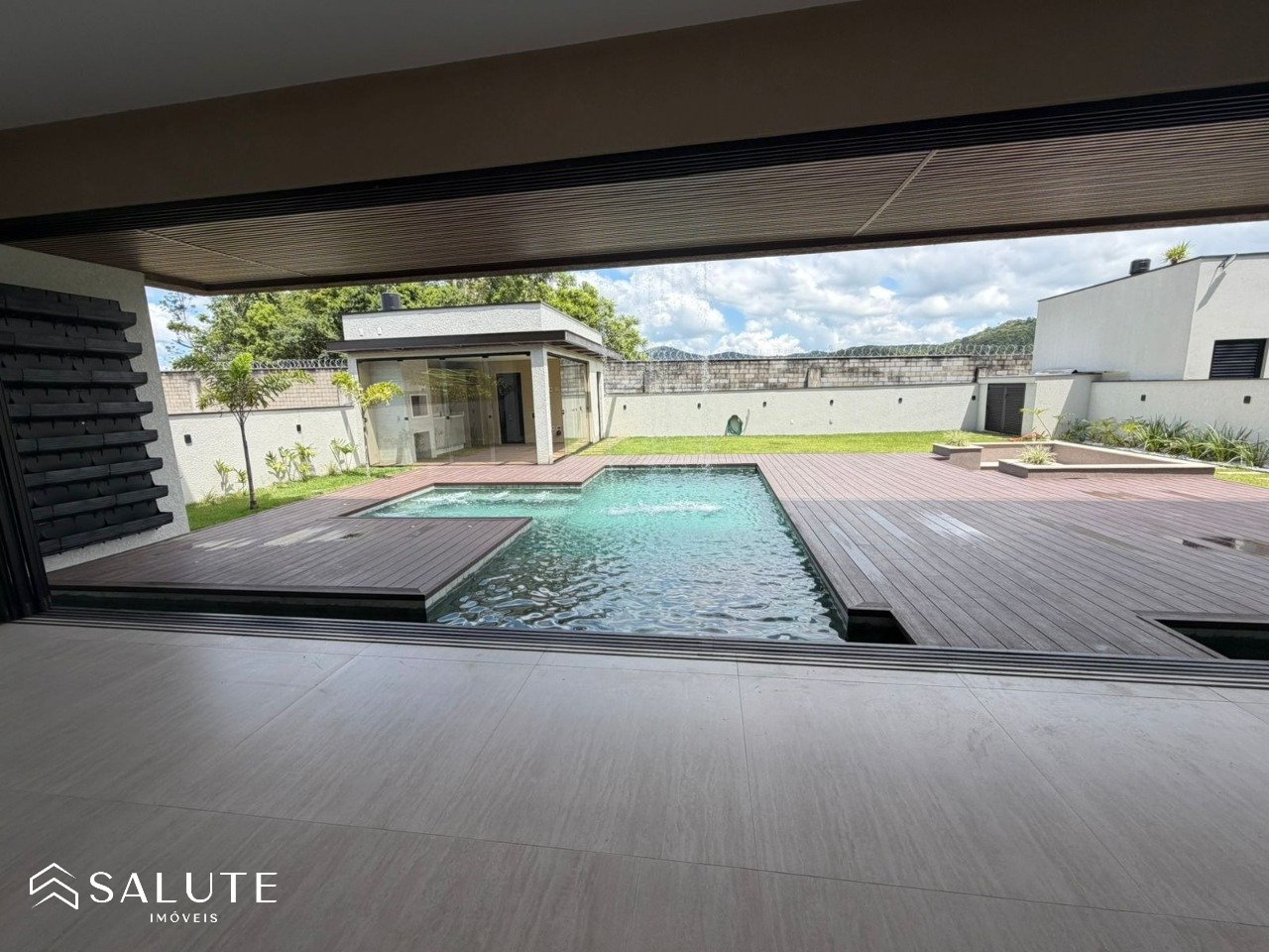 Casa à venda com 3 suítes em Camboriú