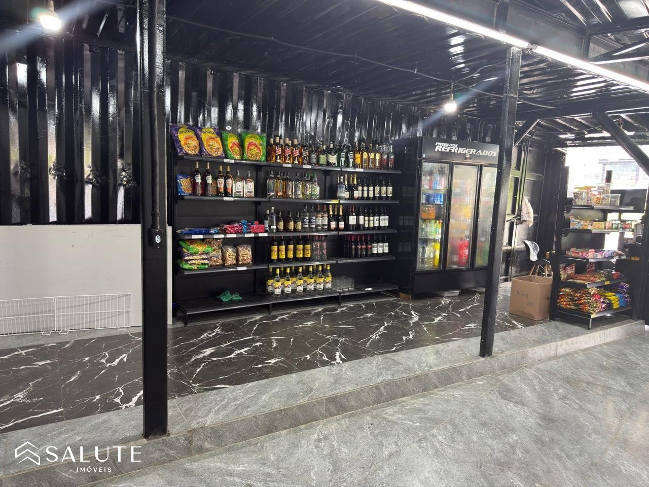 Sala comercial à venda nos Municípios.
