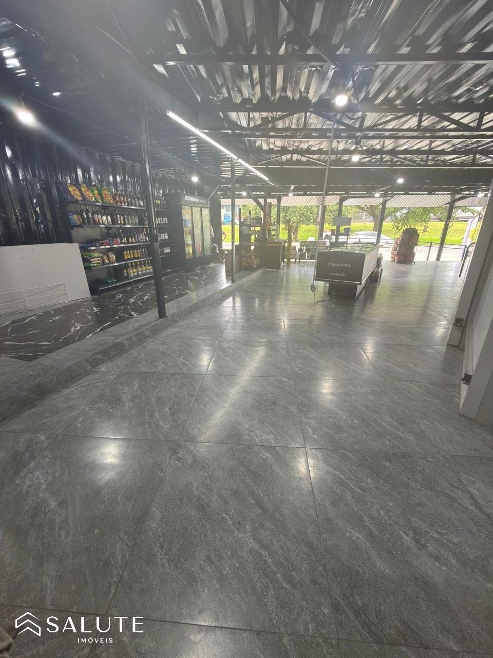 Sala comercial à venda nos Municípios.