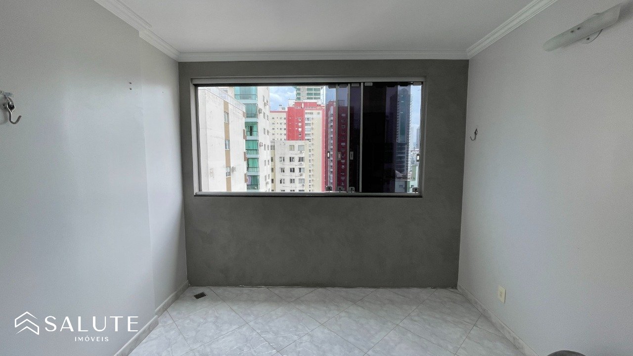 Apartamento locação anual 4 dormitórios Centro