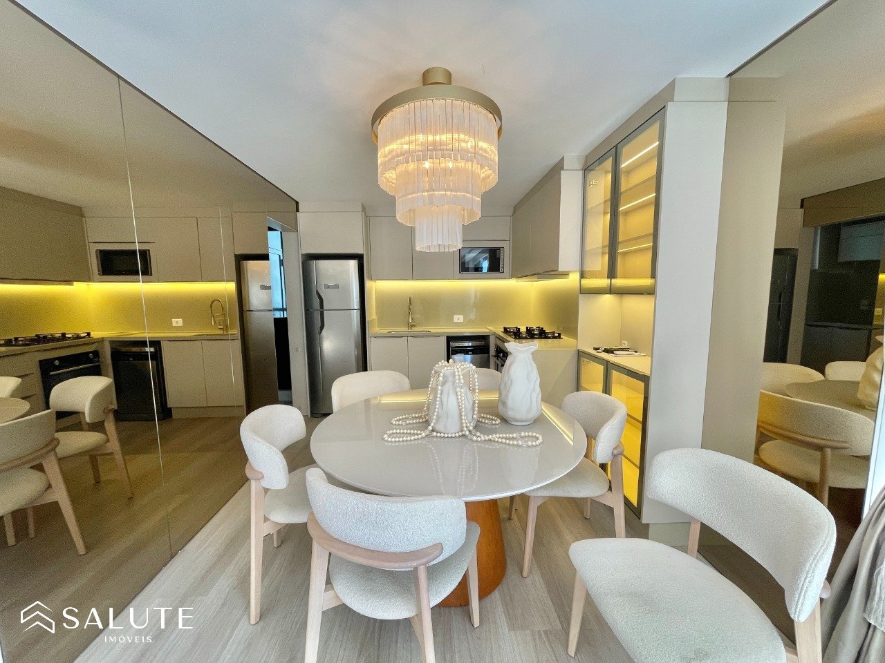 Apartamento á venda com 3 suítes na Quadra Mar