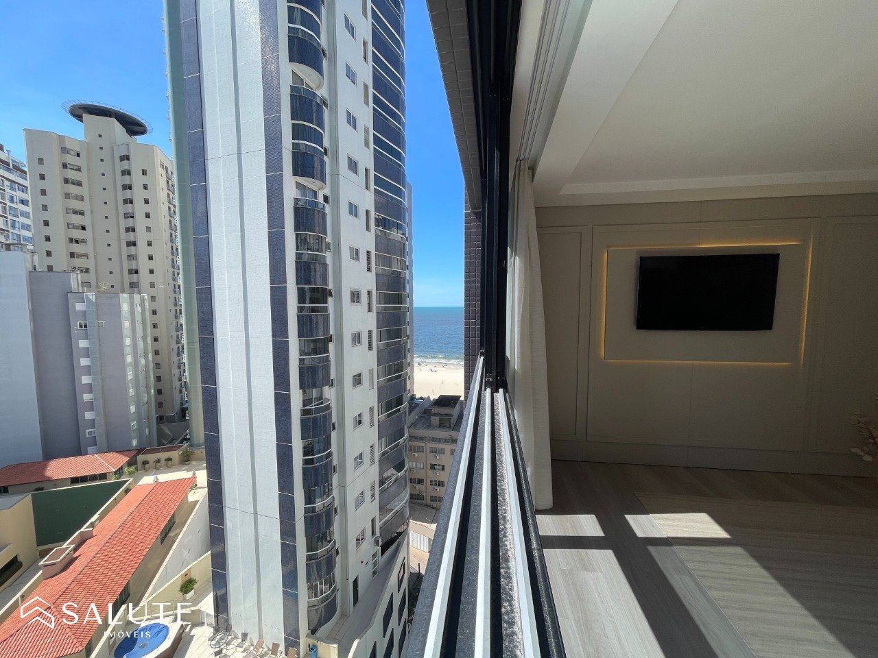 Apartamento á venda com 3 suítes na Quadra Mar