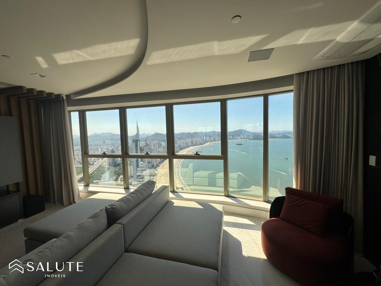 Apartamento à venda 4 suítes Barra Sul