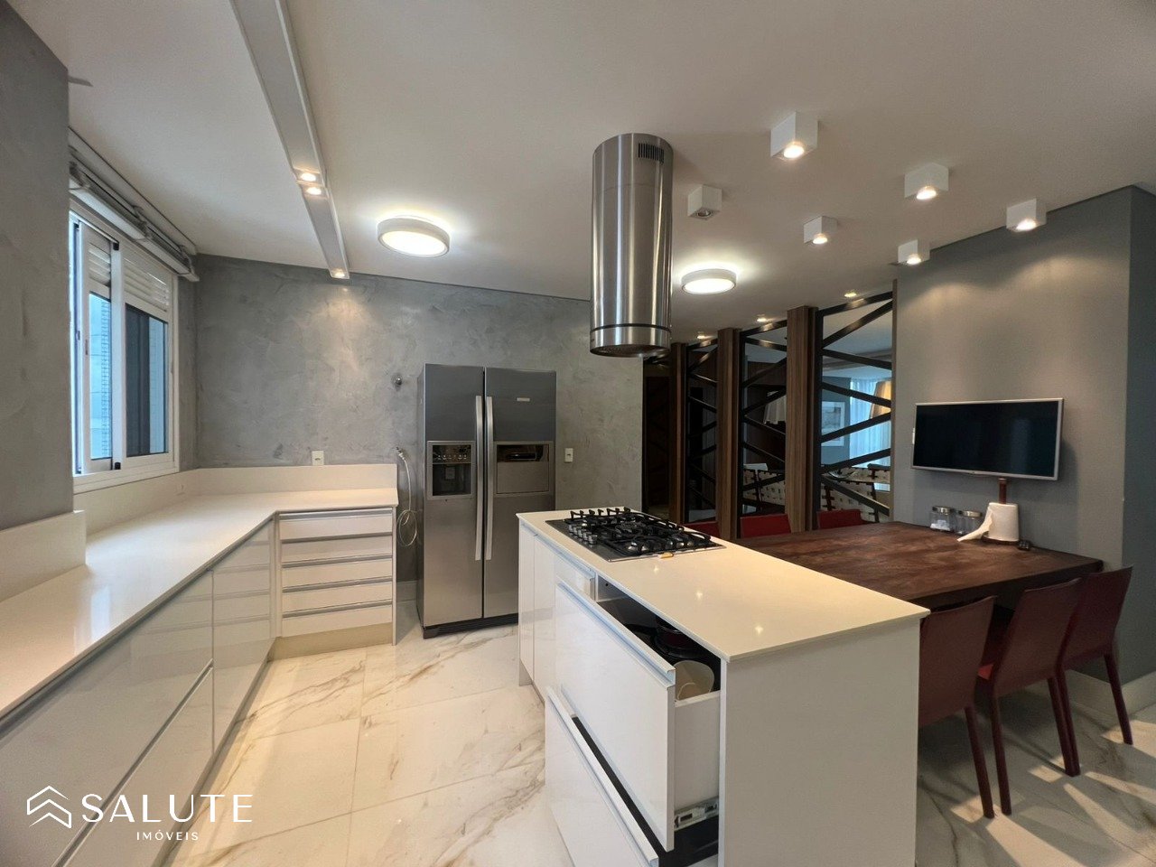 Apartamento à venda 3 suítes na Barra sul.