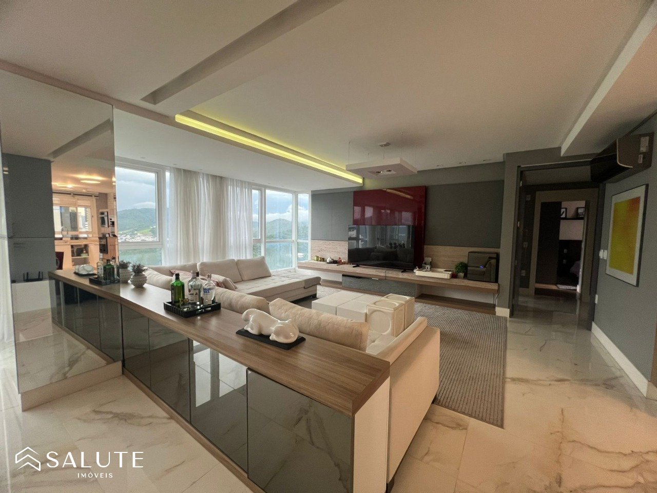 Apartamento à venda 3 suítes na Barra sul.