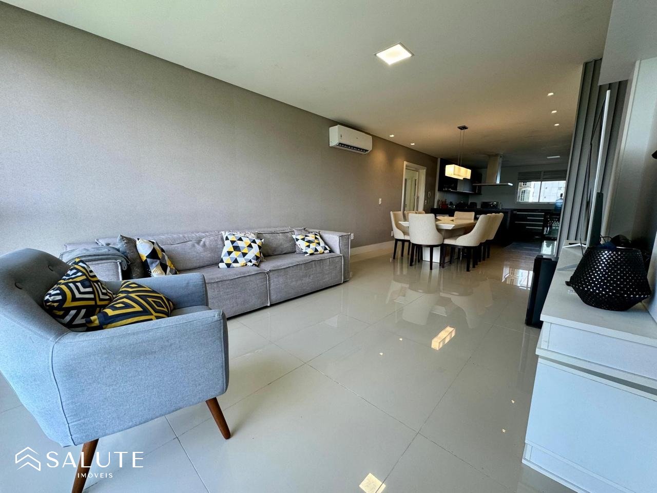 Apartamento aluguel anual 4 suítes na Barra Sul