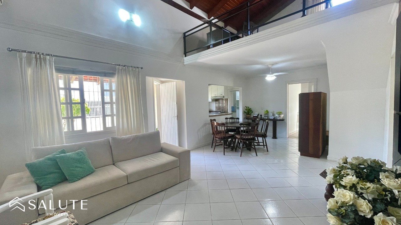 Casa à venda com 3 dormitórios no Centro