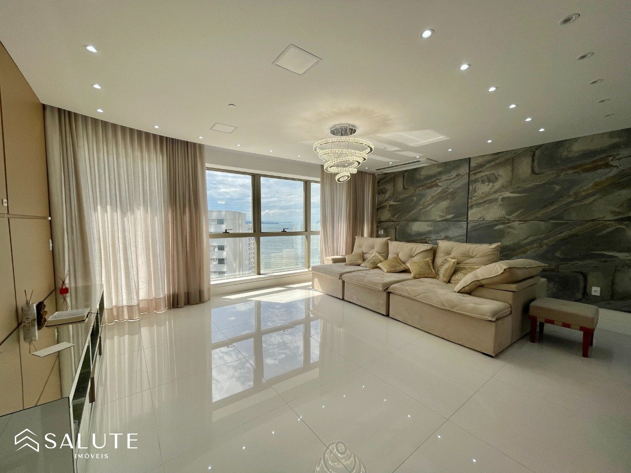 Apartamento aluguel anual 4 suítes Barra Sul