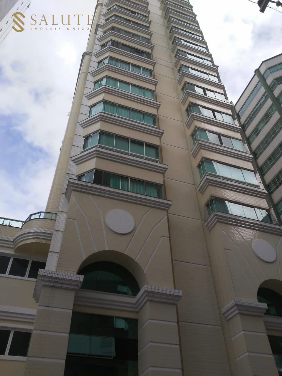 Apartamento á venda com 3 dormitórios Barra Sul.