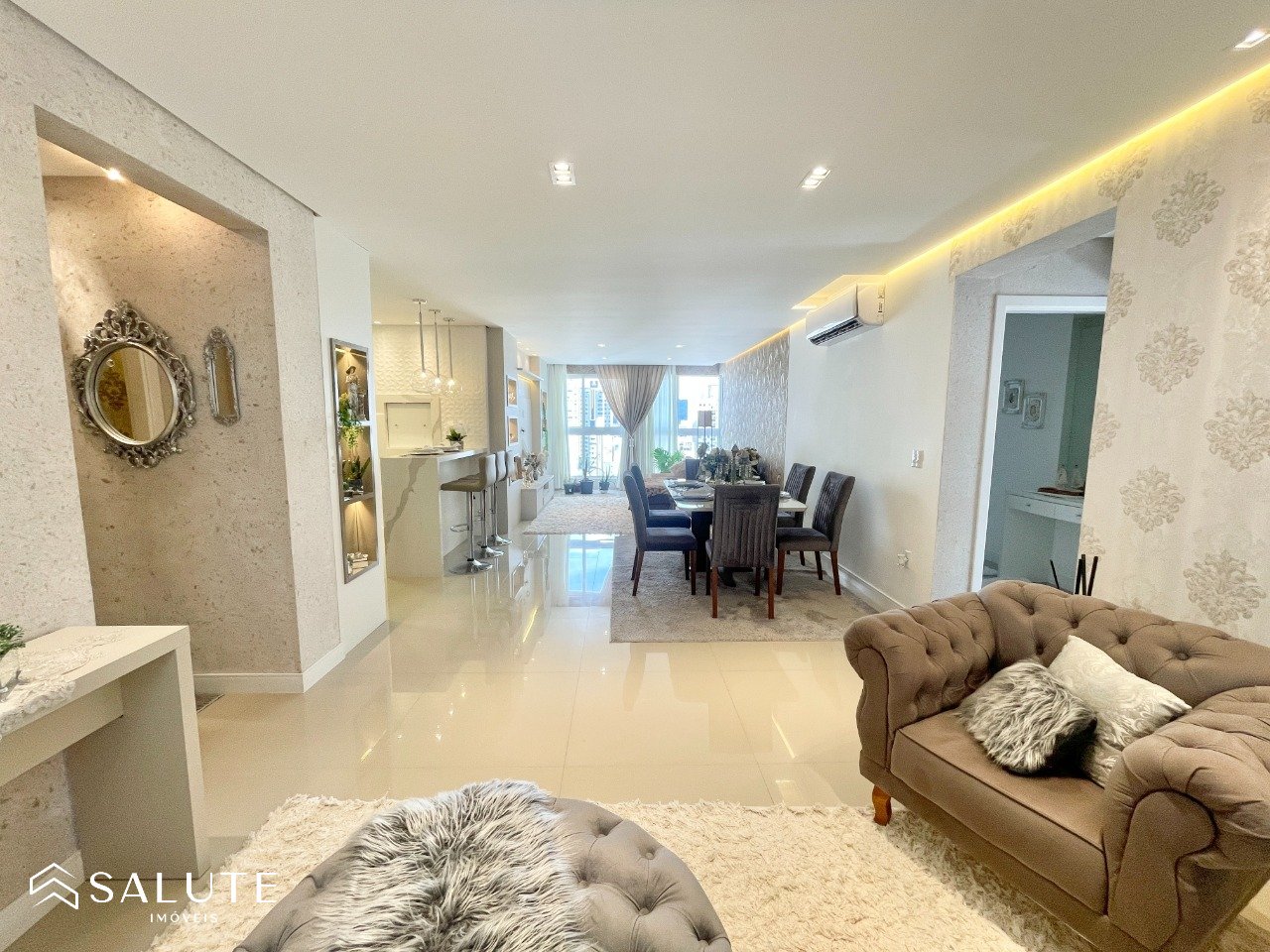 Apartamento a venda com 3 suítes no Centro