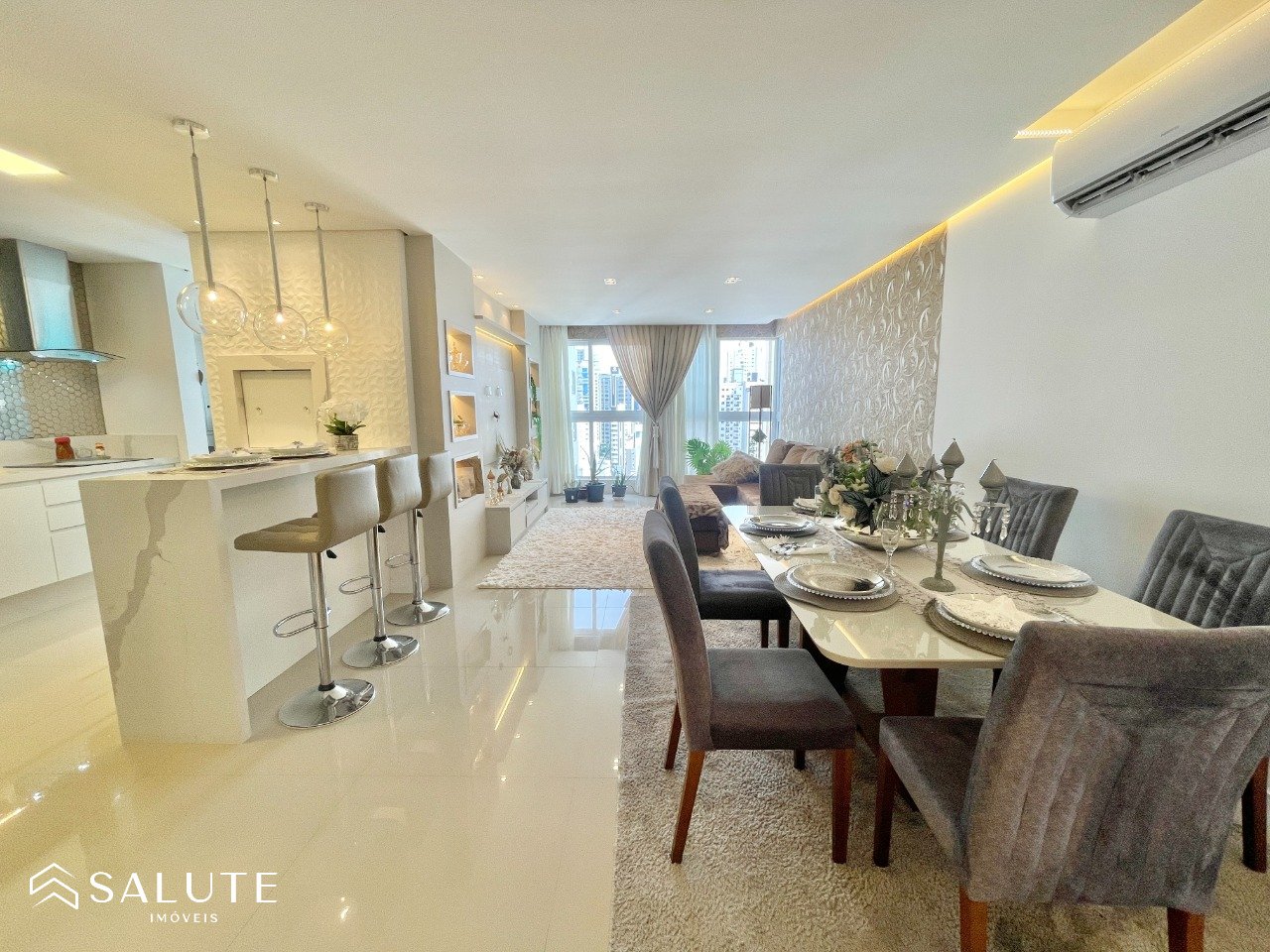 Apartamento a venda com 3 suítes no Centro