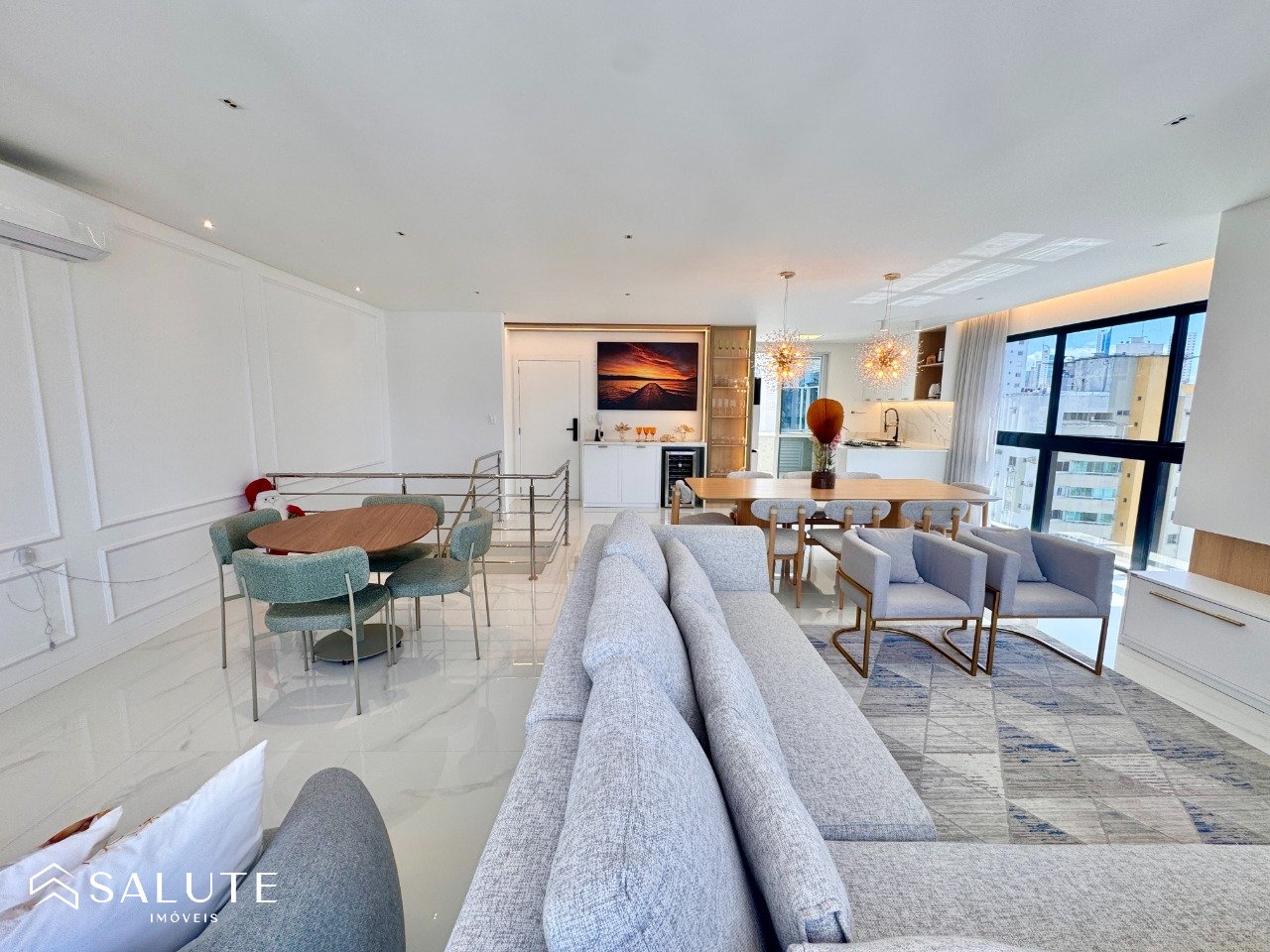 Cobertura duplex à venda 4 suítes no Centro