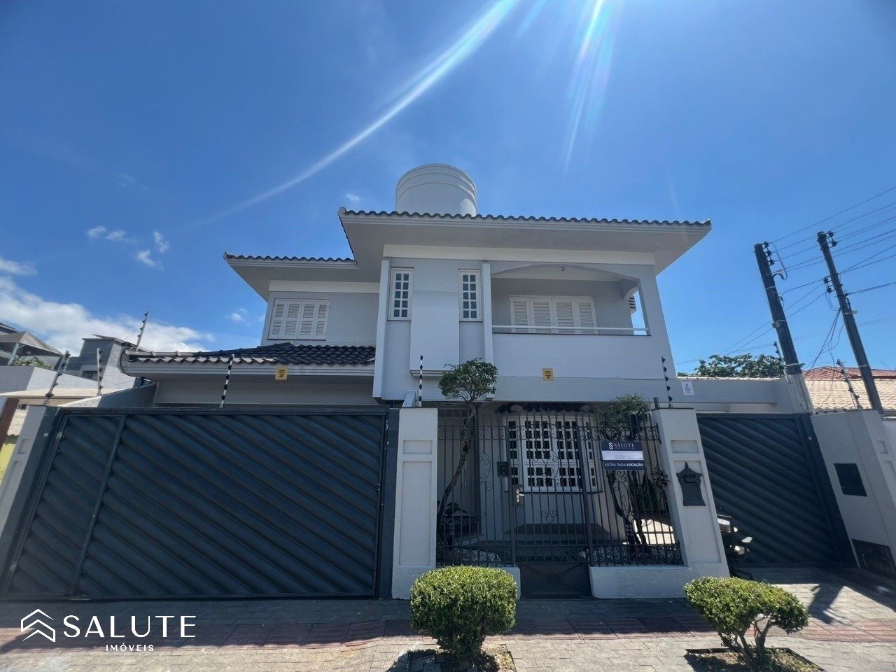 Casa à venda com 2 dormitórios no Centro