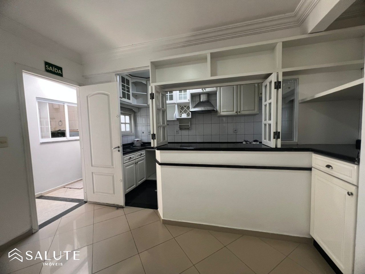 Casa à venda com 2 dormitórios no Centro