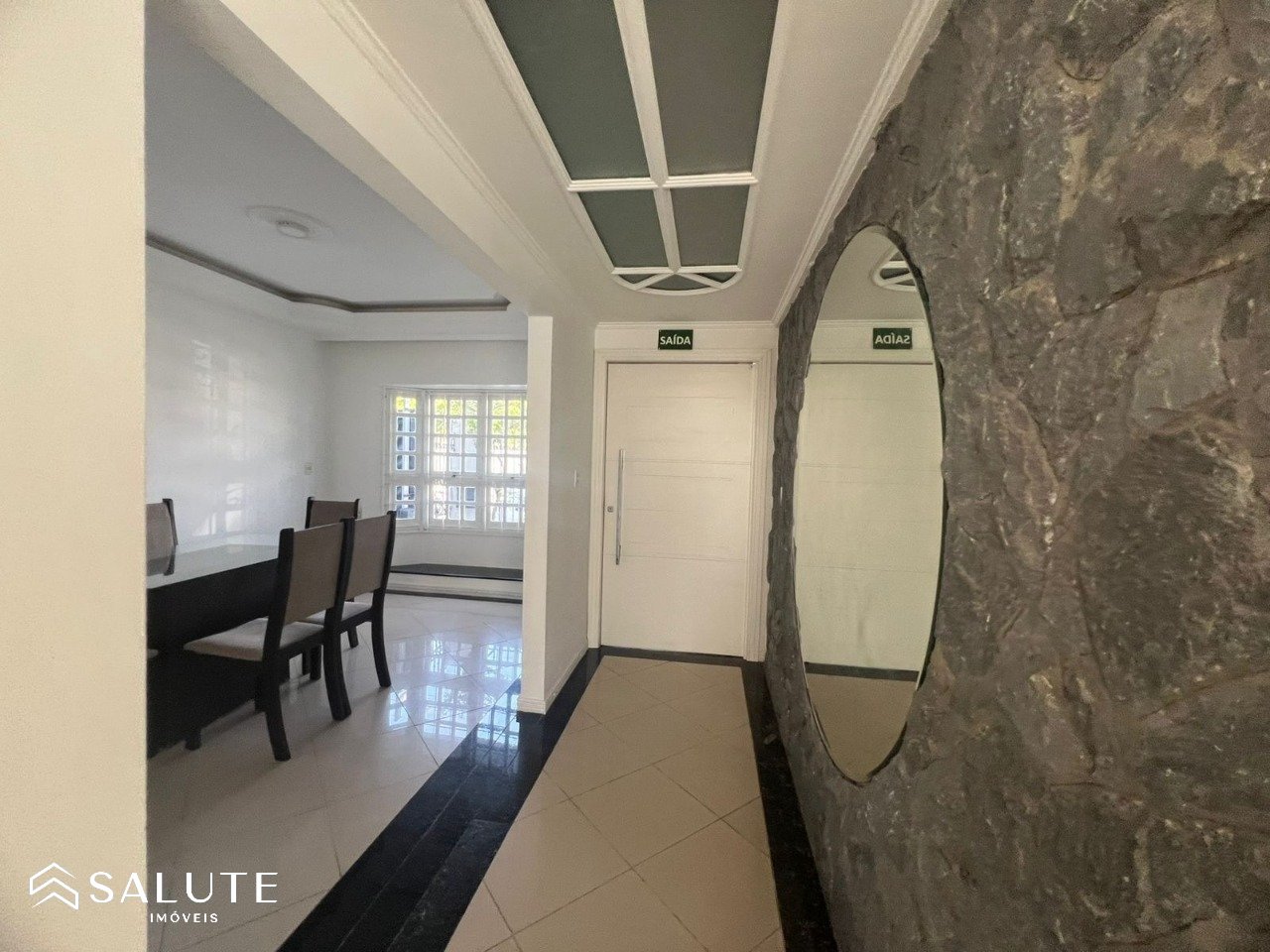 Casa à venda com 2 dormitórios no Centro