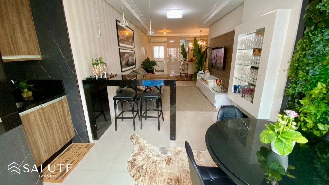 Apartamento locação anual 3 suítes Barra Sul