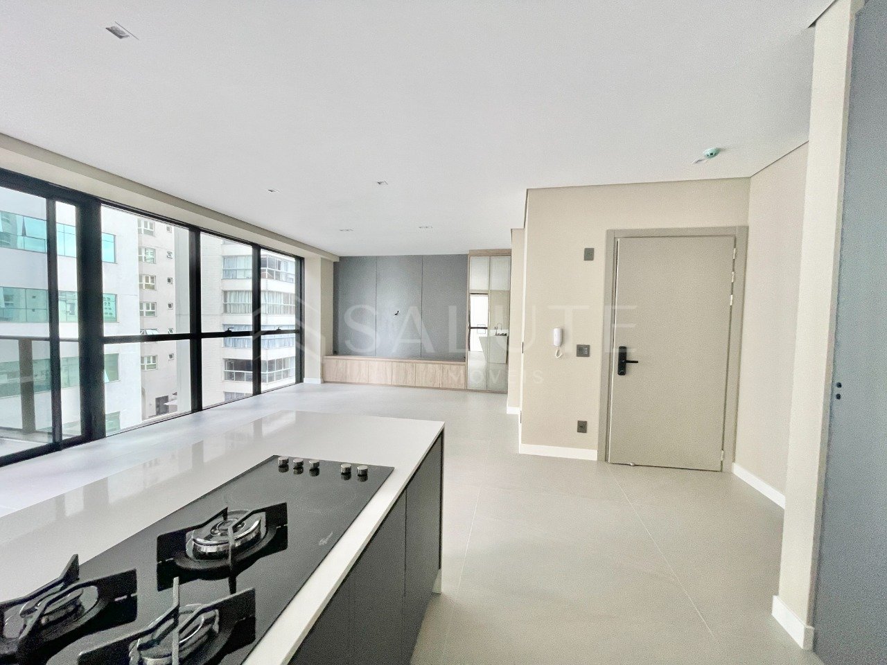 Apartamento à venda 4 suítes na Barra Sul.