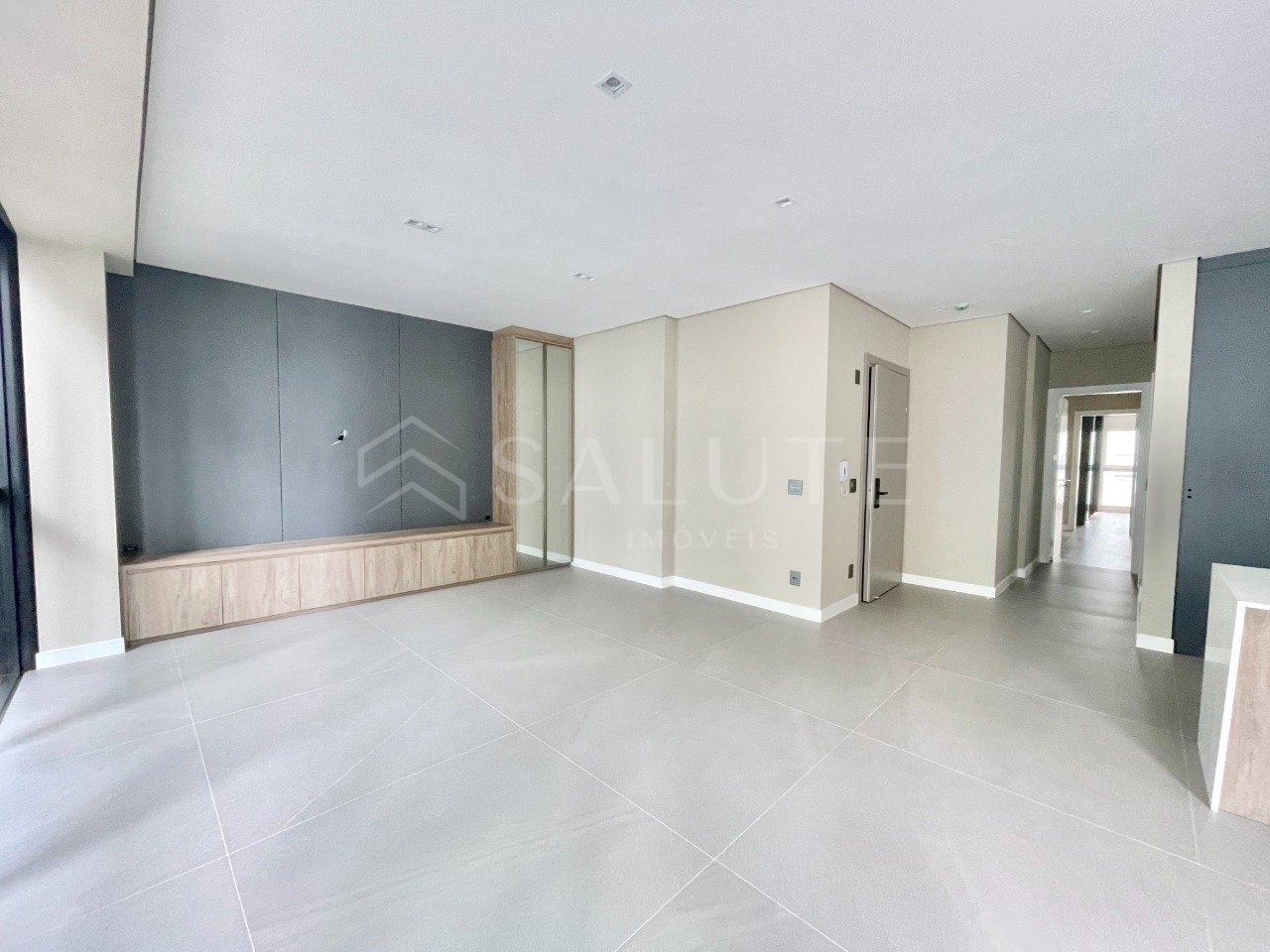 Apartamento à venda 4 suítes na Barra Sul.