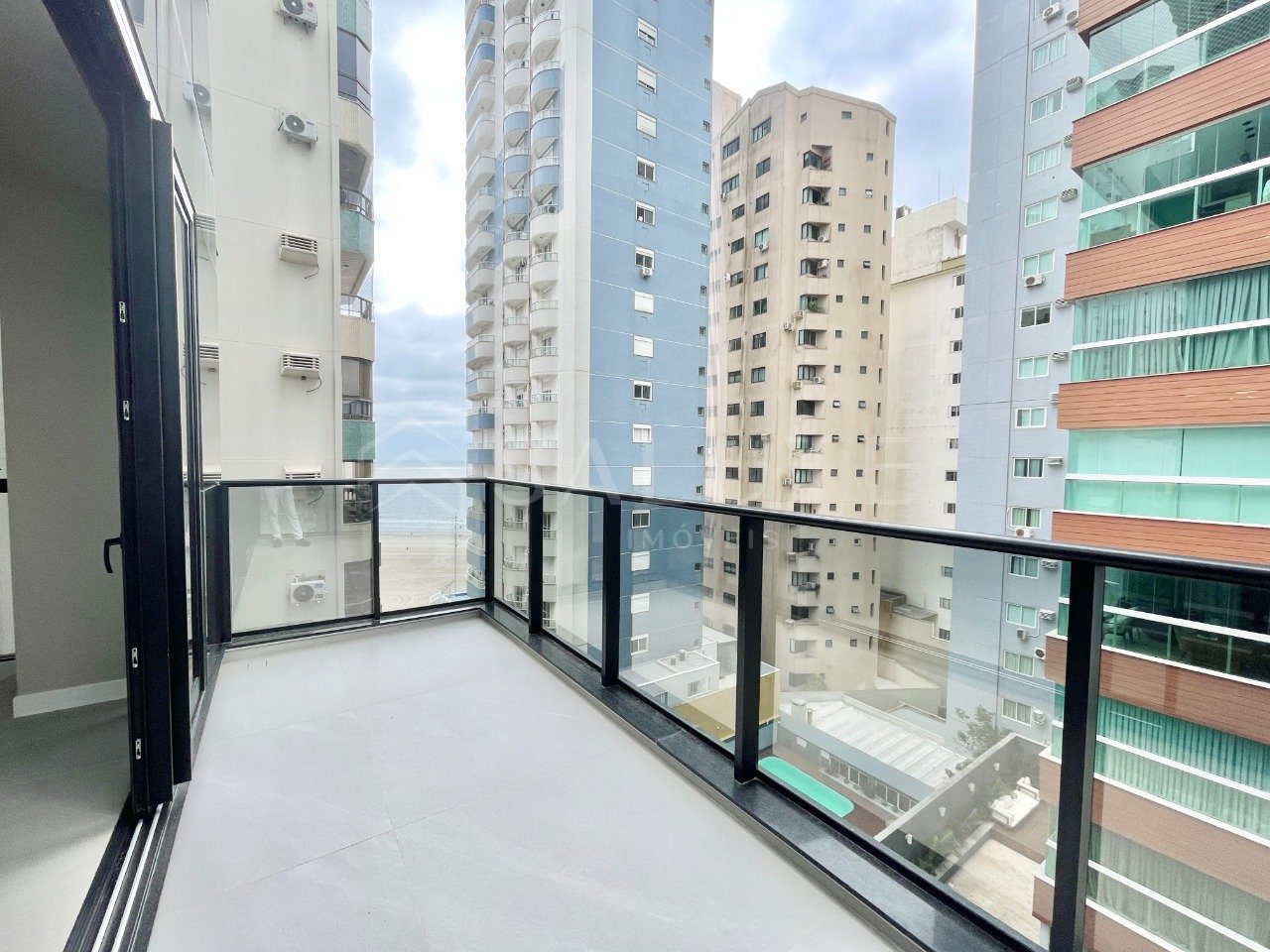 Apartamento à venda 4 suítes na Barra Sul.