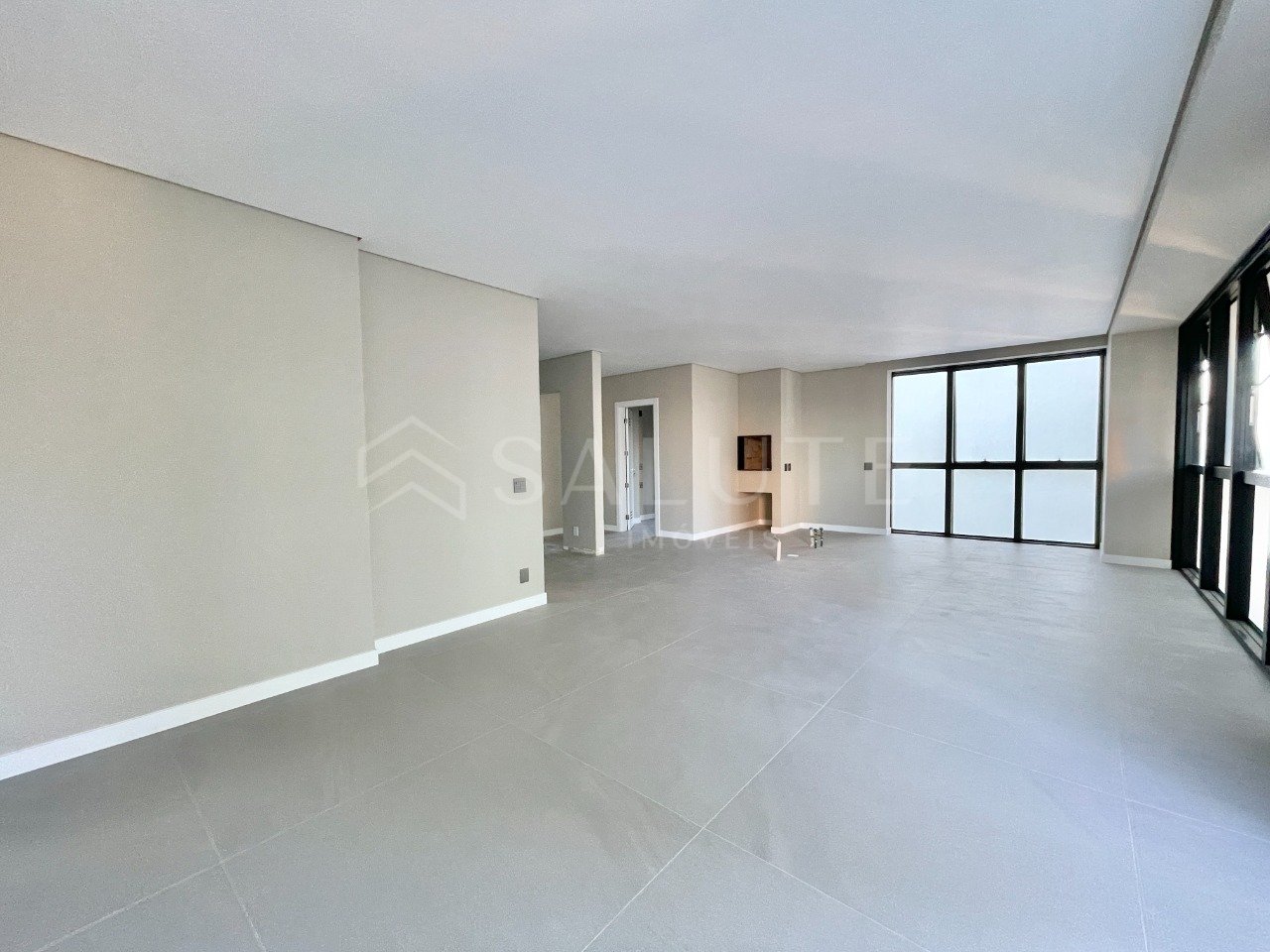 Apartamento à venda 4 suítes na Barra Sul.