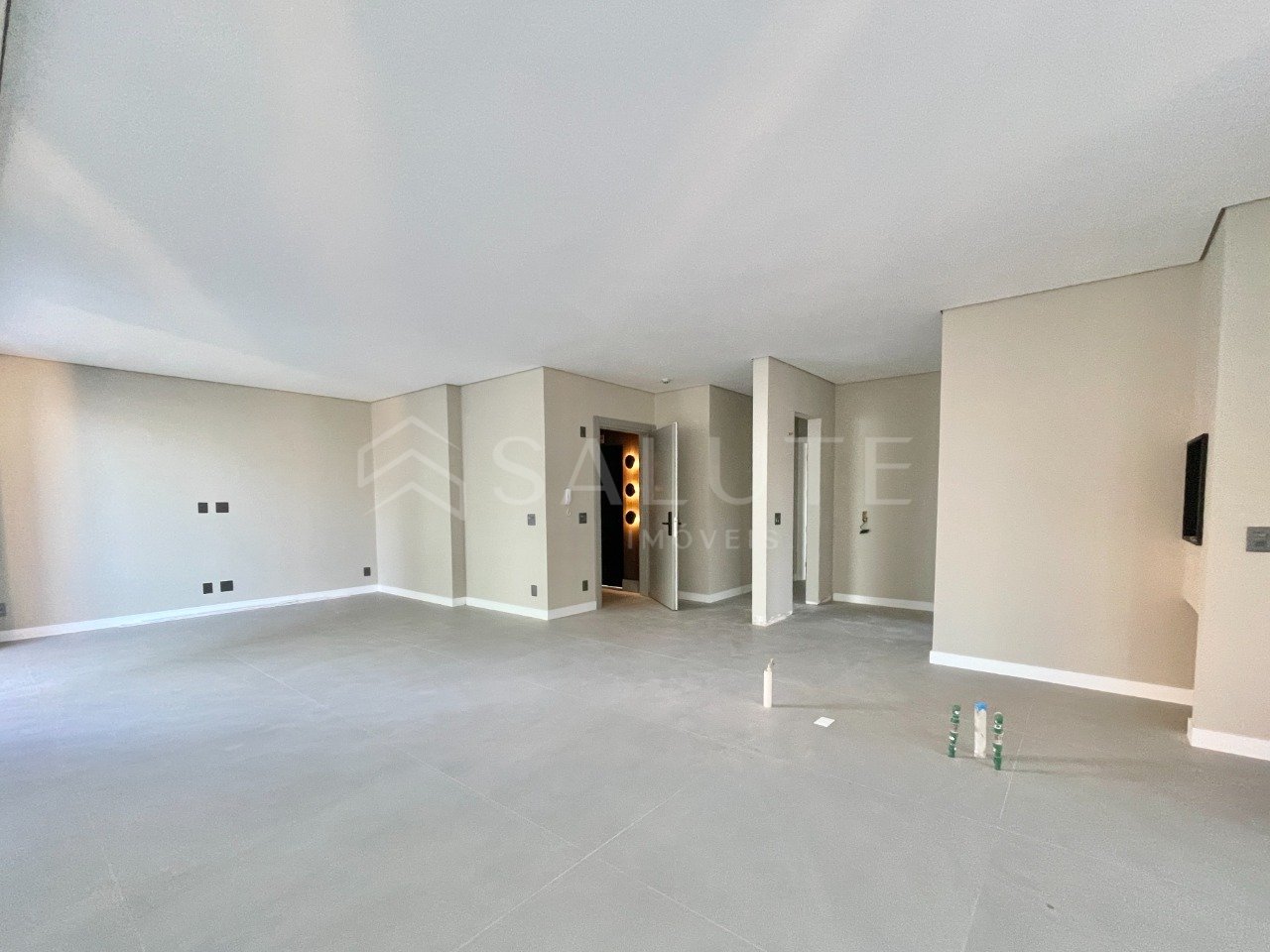 Apartamento à venda 4 suítes na Barra Sul.