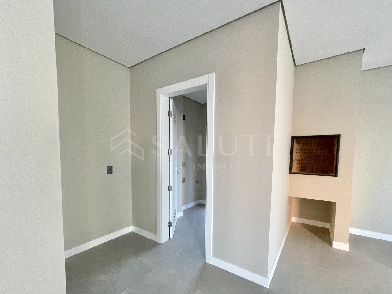 Apartamento à venda 4 suítes na Barra Sul.