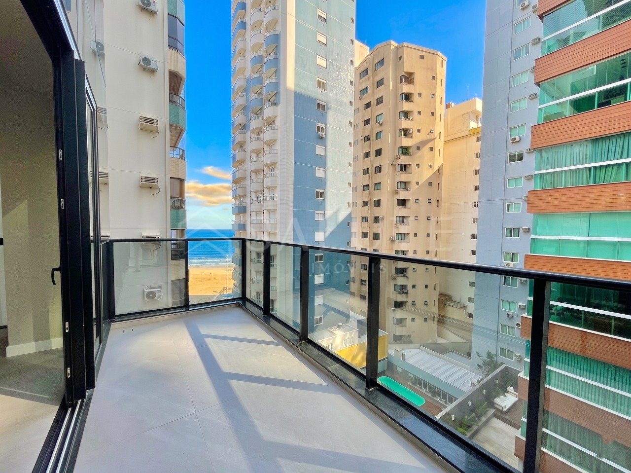 Apartamento à venda 4 suítes na Barra Sul.