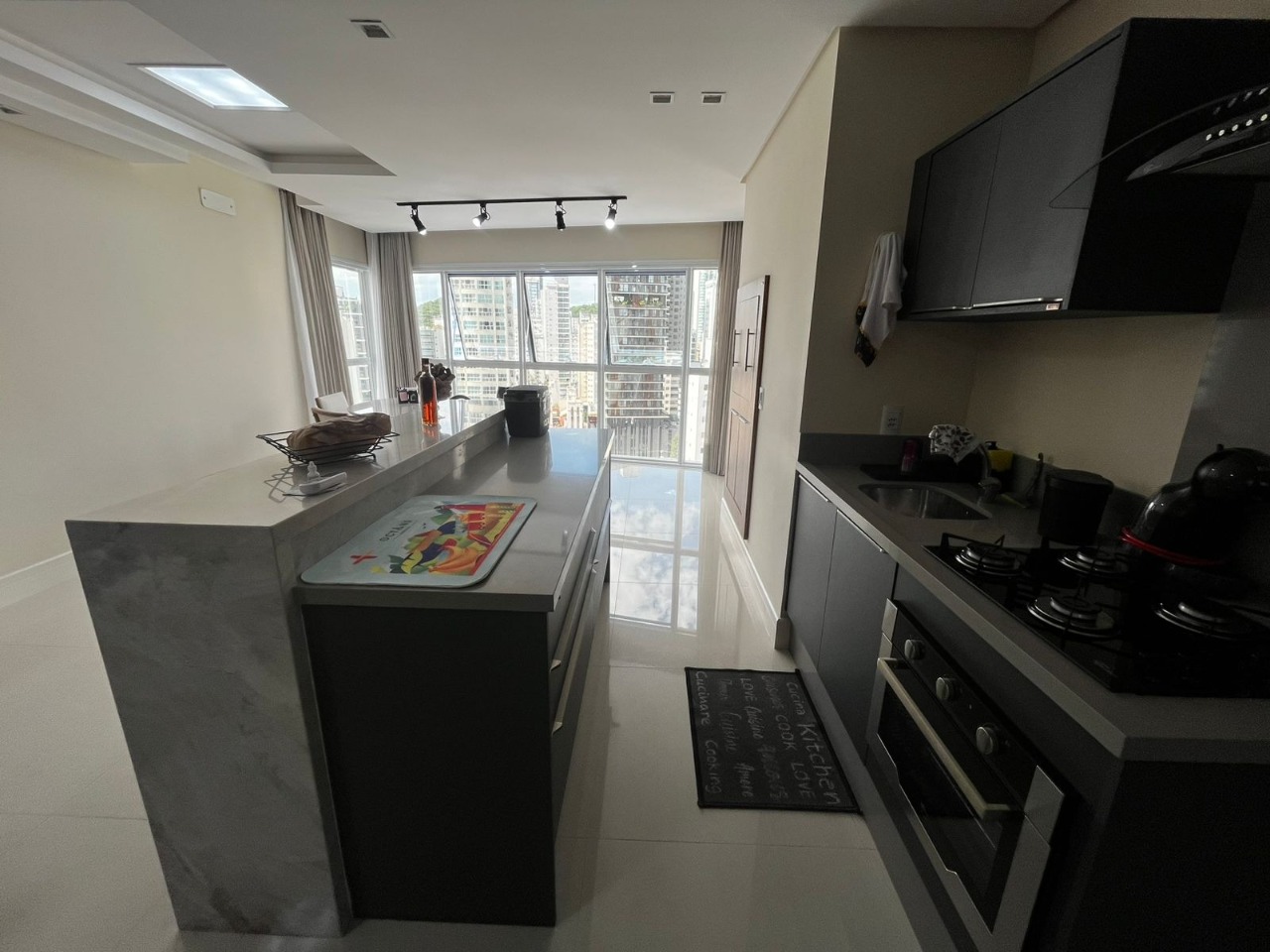 Apartamento aluguel anual 3 suítes na Barra Norte.